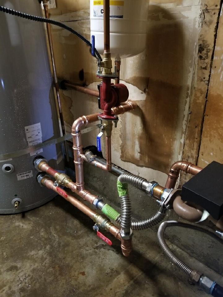 Water heater installation with copper supply lines and recirculating pump